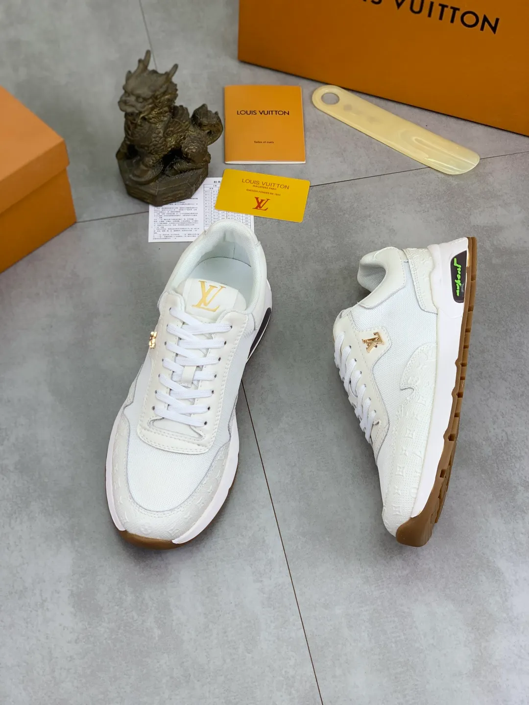 Men's Men's Shoes 💰P440💰【New Style】Yangli🆘 💭💭New model launched【LOUlS VUlTTON】Louis Vuitton's new low-top men's shoes, high quality, support inspection! This style comes from Italy with a variety of styles, very energetic and creative, giving people a comfortable and atmospheric visual impact❗Synchronization, the upper is made of silk calfskin with original LV, imported soft sheepskin lining🐑Purely hand-stitched; LV original rubber outsole 2️⃣color options available Size: 38~44